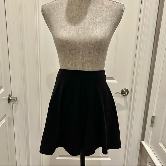 FOREVER 21 Black Flare Mini Skirt Size Small - Picture 2 of 8